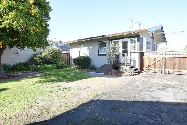 Building Photo - Charming 2 Bedroom 1 Bath San Jose Home with Spacious Backyard!