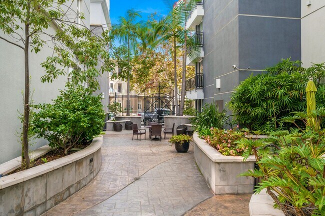 Building Photo - Light and Bright East Village 2 Bedroom at...
