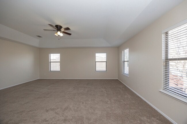 Building Photo - 5828 Pebble Ridge Dr