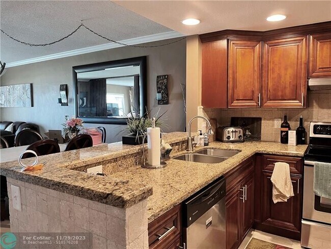 Building Photo - 6000 N Ocean Blvd