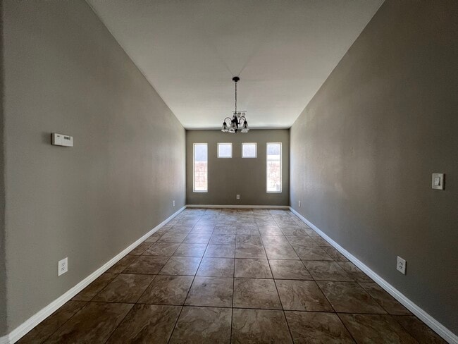 Building Photo - 9 E Verde Way