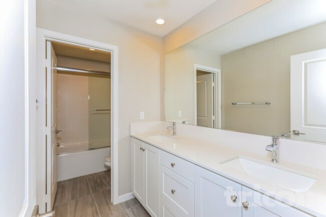 Building Photo - 28093 Cookhouse Ln