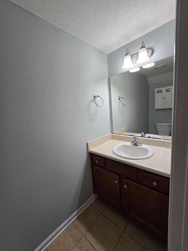 Building Photo - NEW LISTING!!!!!