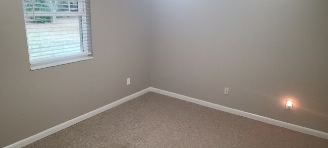 Building Photo - 1107 Davis Dr