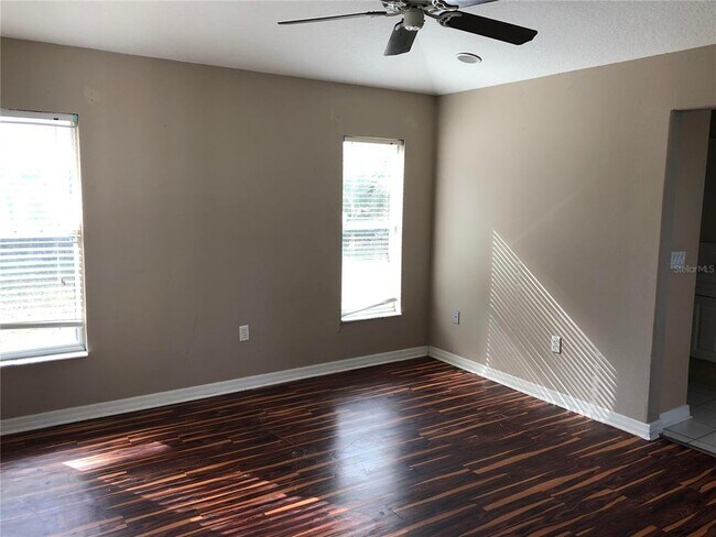 Building Photo - 616 E 1st St