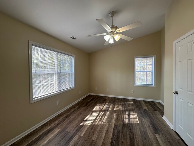 Building Photo - 204 Grandford Pl