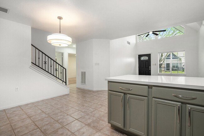 Building Photo - 211 Hunt Rd