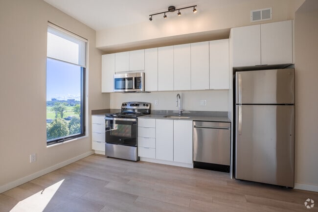 1BR, 1BA - 600SF, Kitchen - Brush Watson