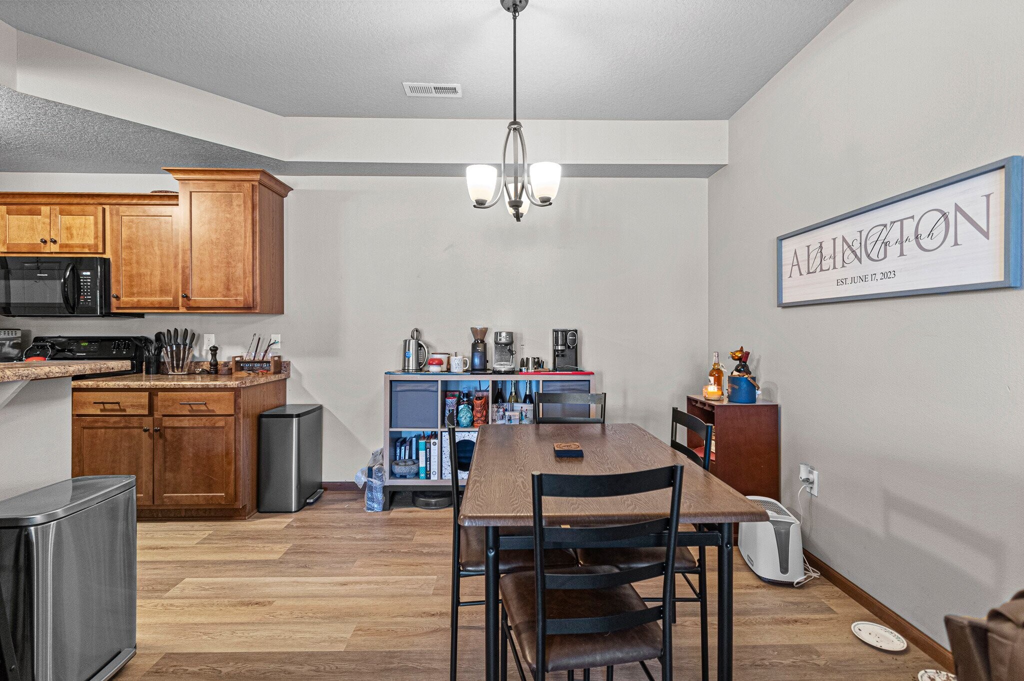 Building Photo - 1556 Burr Dr