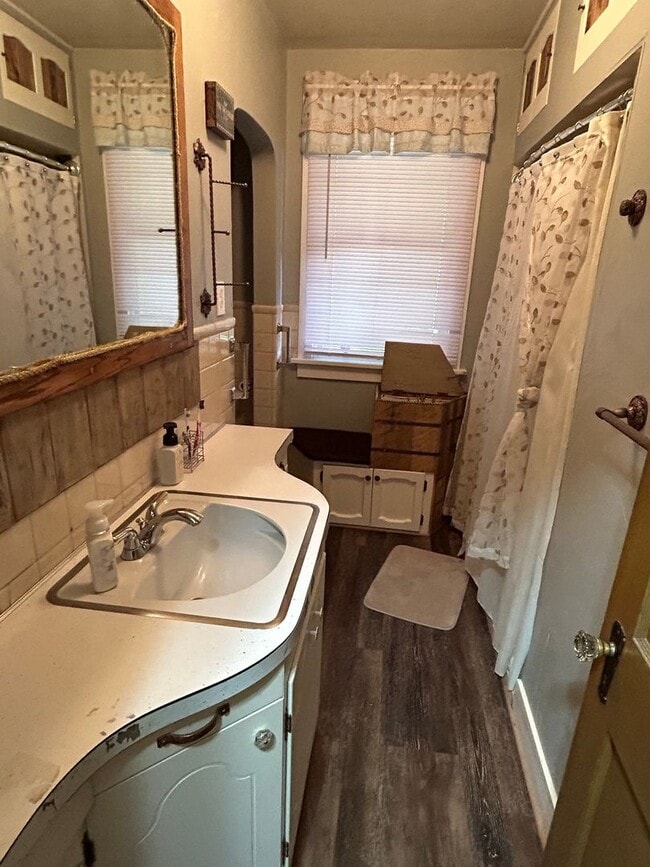 Building Photo - Fully furnished 3 bed 2 bath in Hamilton