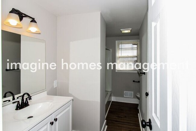 Building Photo - Remodeled 3 Bedroom Home in Kansas City