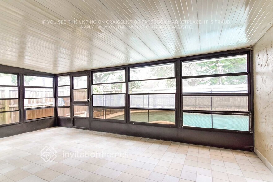 Building Photo - 11001 Kenbrook Dr