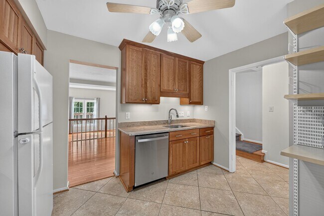 Building Photo - 5619 Ridge View Dr