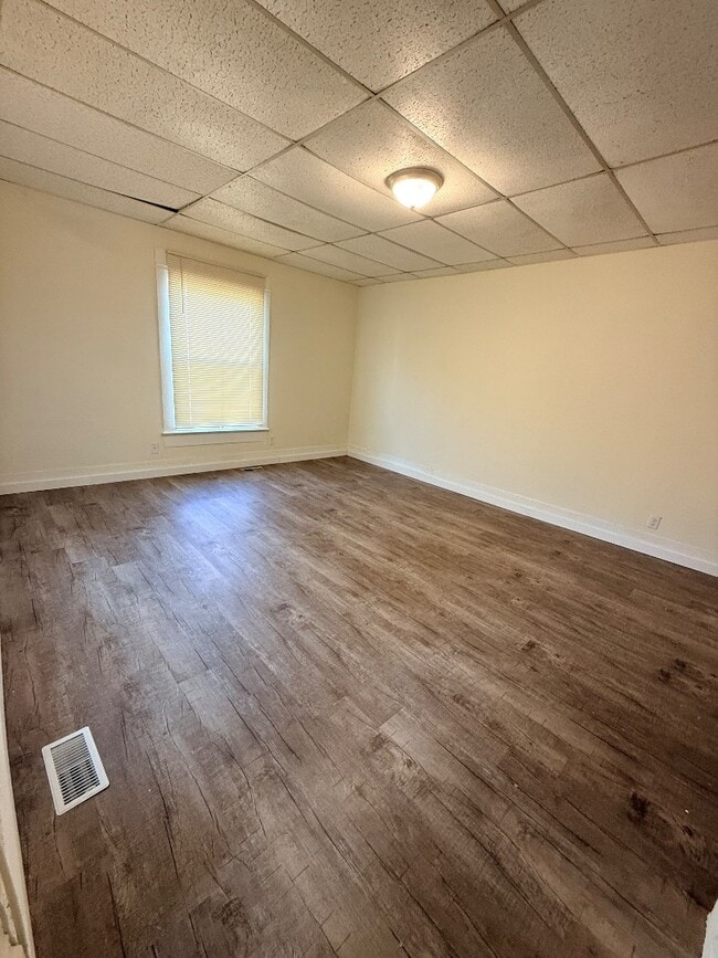 Building Photo - 818 W 4th St