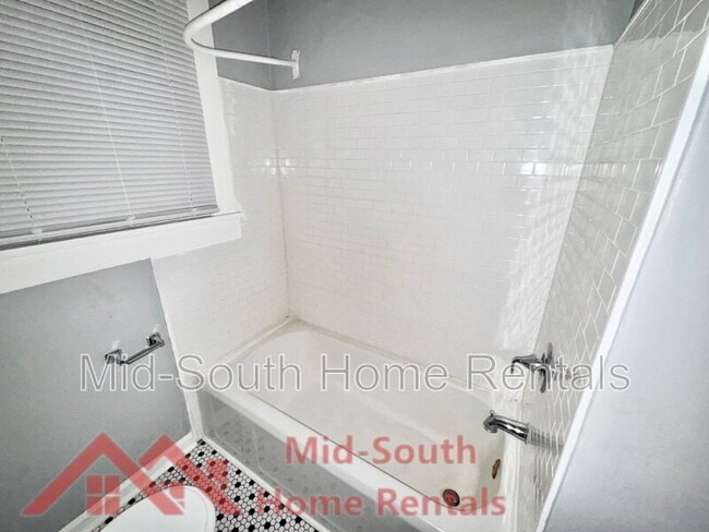 Building Photo - 666 Landis St