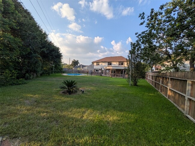 Building Photo - 17054 Cairnlassie St