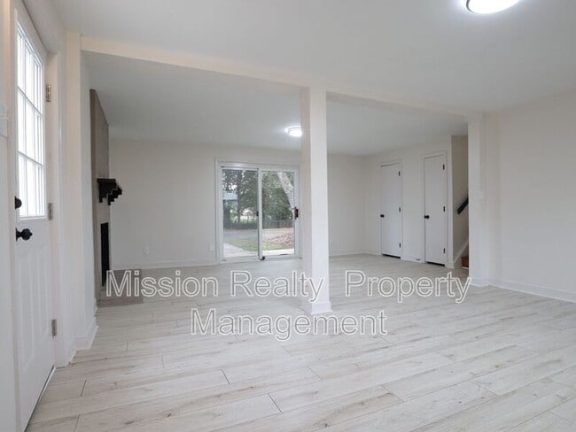 Building Photo - 618 Tarpley Rd