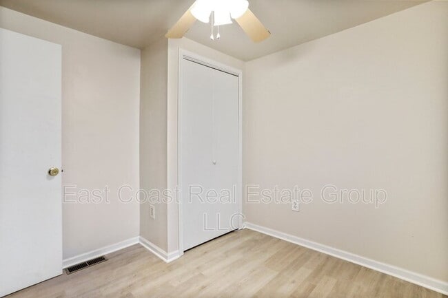 Building Photo - 2 Bedroom, 1 Bath, Central Air Conditioning, Washer Dryer in unit.
