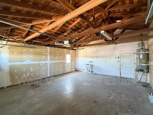 Building Photo - 419 Sierra St