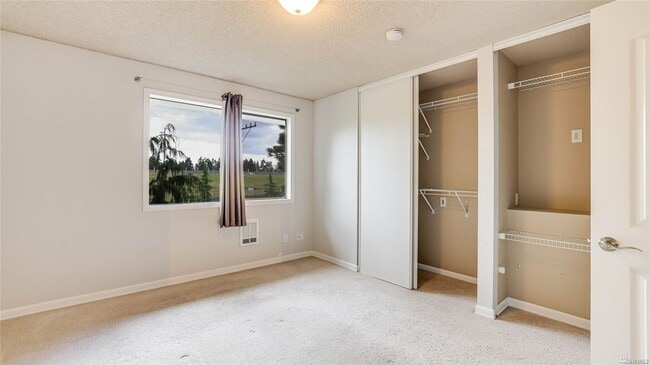 Building Photo - Light filled top floor condo.