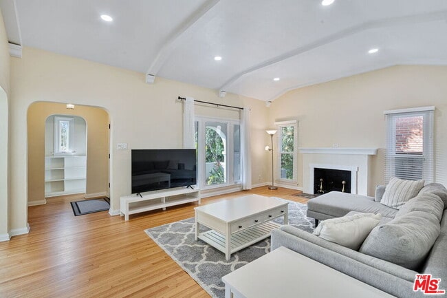 Building Photo - 2148 Prosser Ave