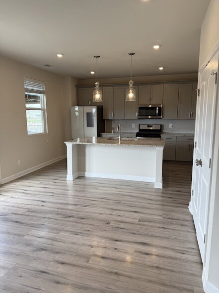 Building Photo - 4417 Hoboken Wy