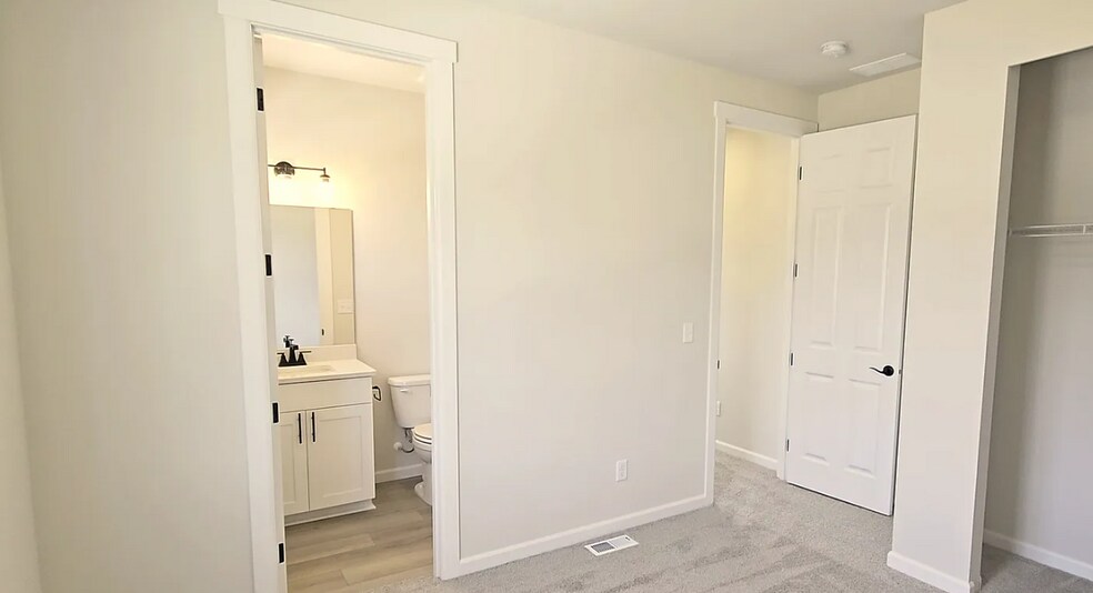 Building Photo - 14936 Tyee Dr E