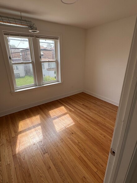 Building Photo - 1553 W 94th St