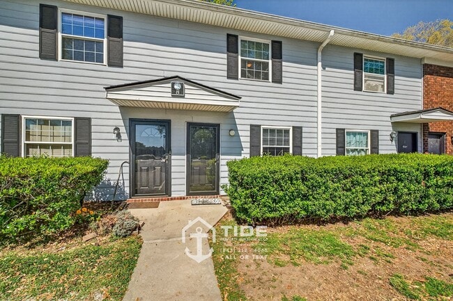Building Photo - Coastal Convenience on James Island!