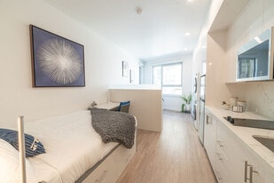 Building Photo - Aquatic @ U