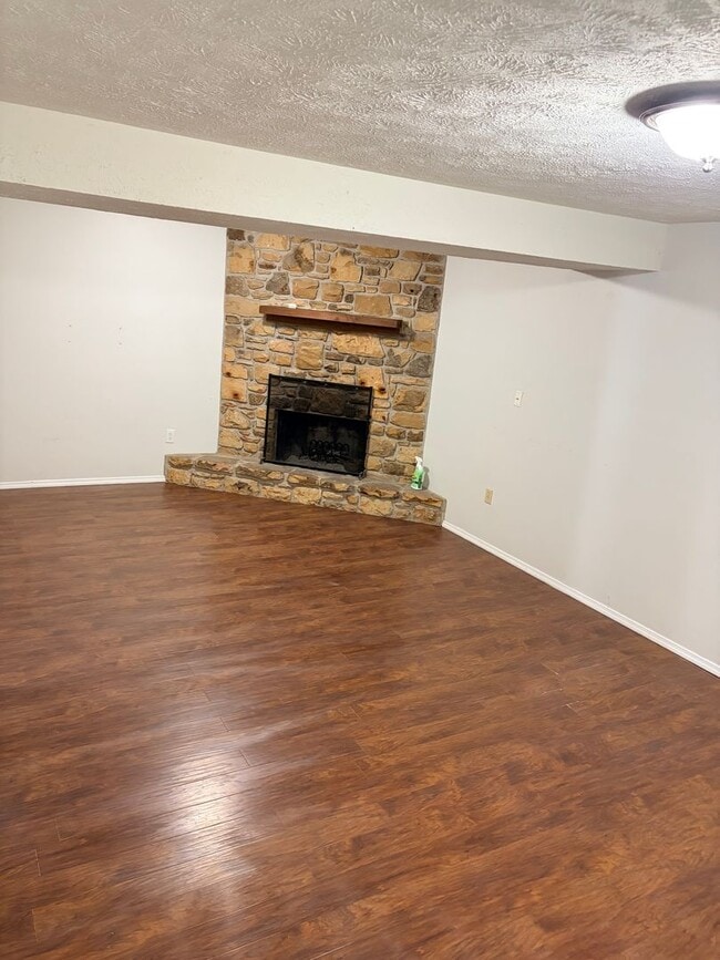 Building Photo - 3431 N Stoneycrest Rd