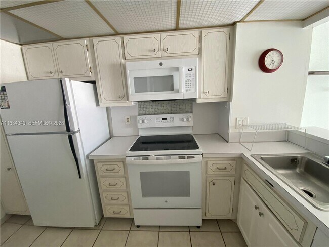 Building Photo - 1965 S Ocean Dr