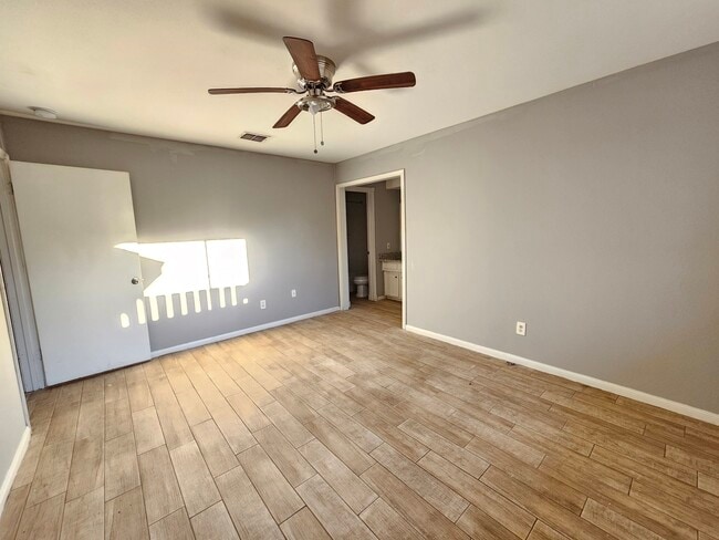 Building Photo - 431 N Forest Blvd