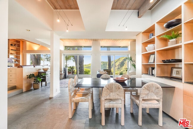 Building Photo - 16798 Charmel Ln