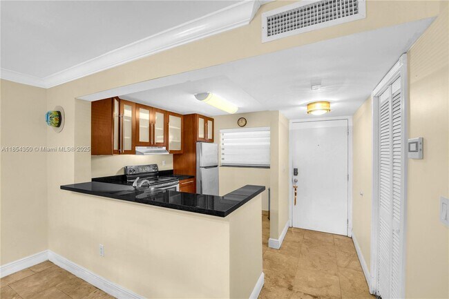 Building Photo - 10825 SW 112th Ave