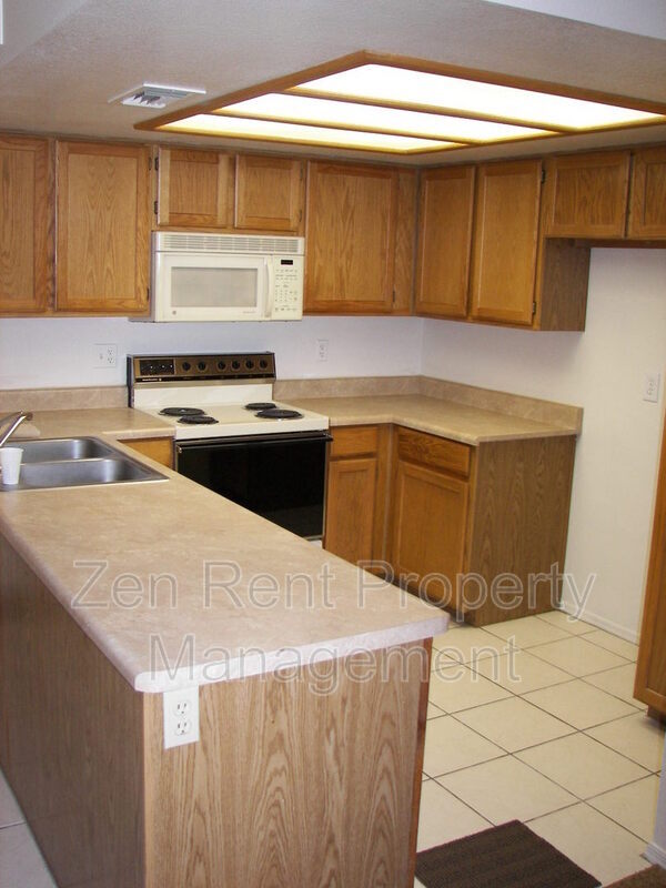 Building Photo - 1471 E Park Ave