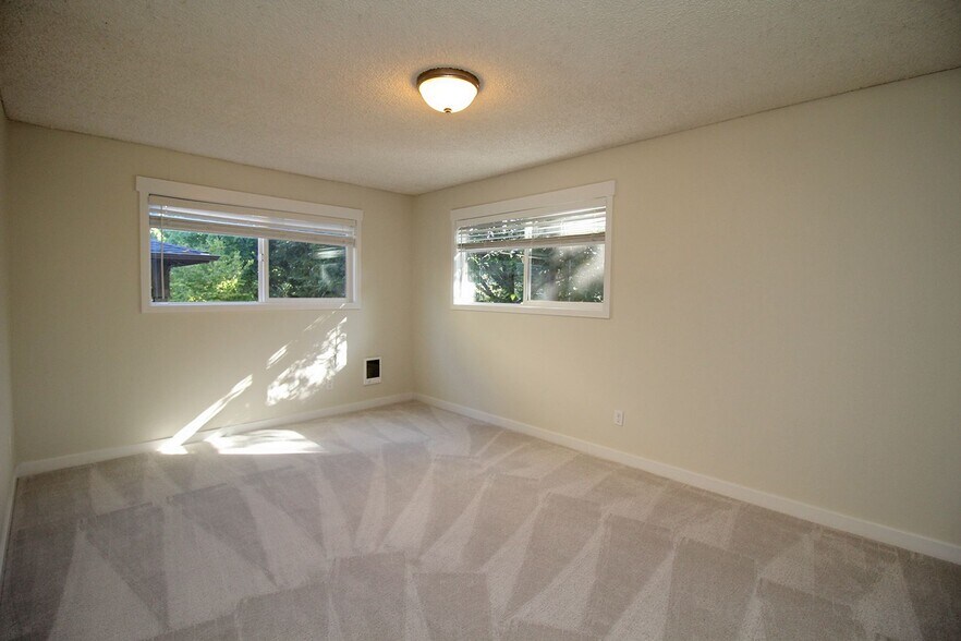 Building Photo - 2725-2743-2743 SE Taylor St