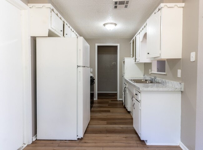 Building Photo - 1521 Marydale Ave