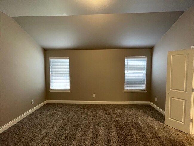 Building Photo - 400 Vista