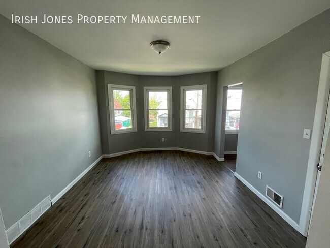 Building Photo - 529 Winslow Ave