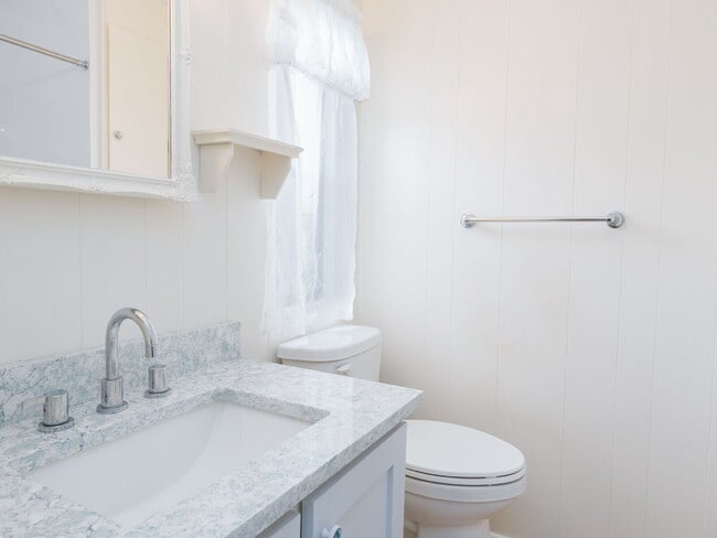 Building Photo - Venice Isle Double-wide 2/2 Unfurnished Ho...
