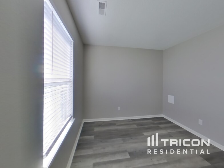 Building Photo - 701 Millbrook Dr