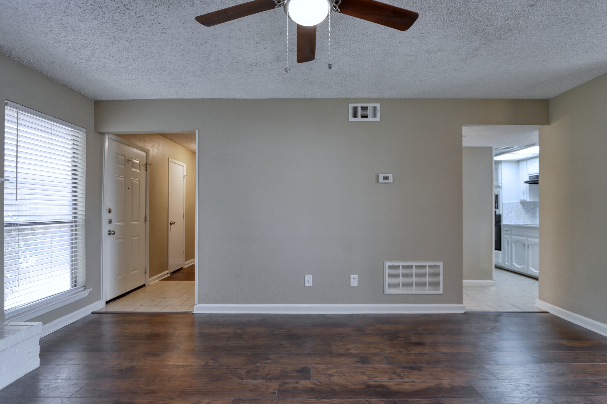 Building Photo - 711 Harbour Town Dr