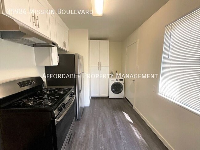 Building Photo - 35986 Mission Blvd