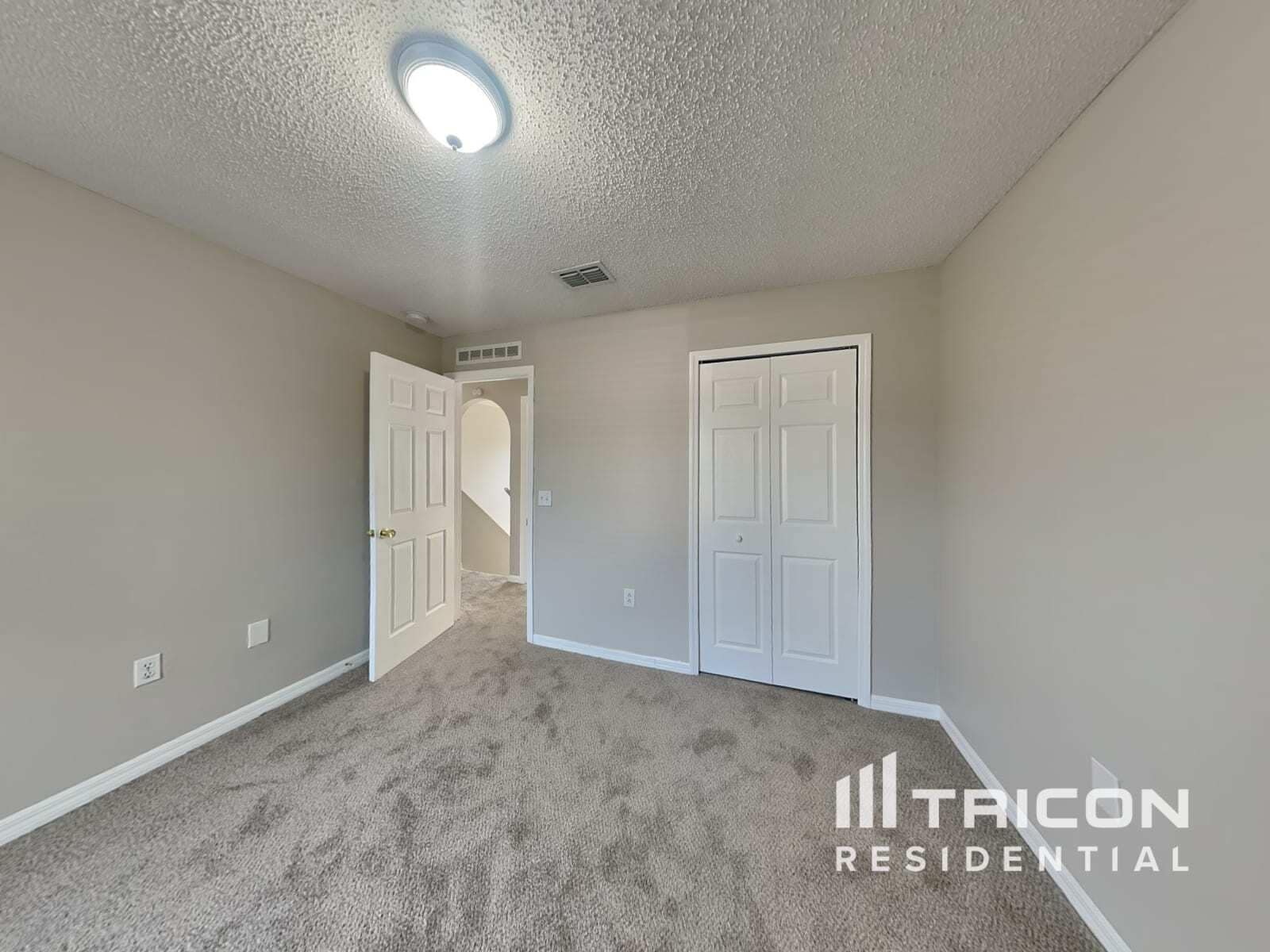 Building Photo - 12610 Lake Vista Dr