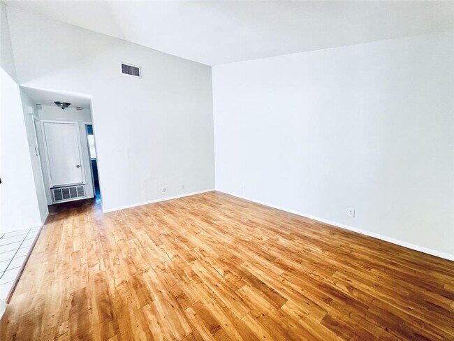 Building Photo - 1922 Nicole Cir