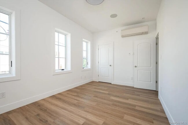 Building Photo - 270 Garden St