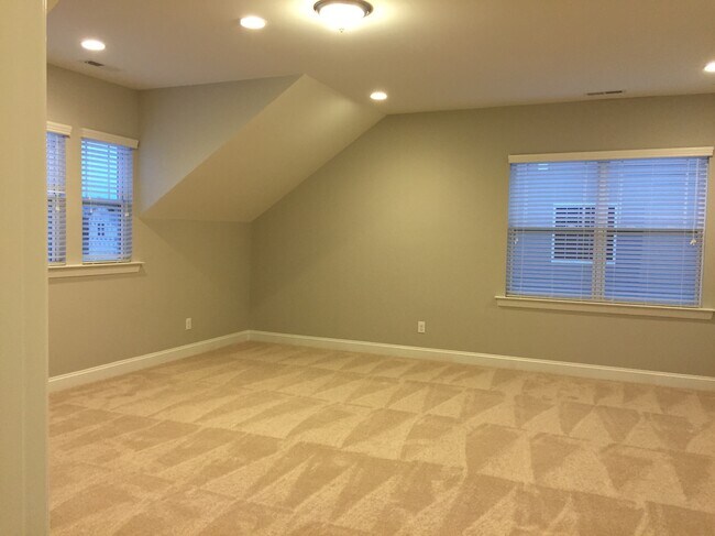 Building Photo - 2618 Snap Dragon Dr