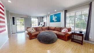 Building Photo - Large furnished 4 bedroom 3 bath home - pe...