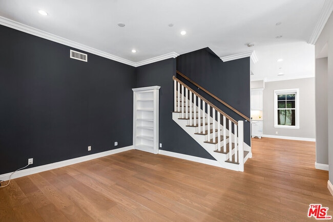 Building Photo - 1510 S Carmelina Ave